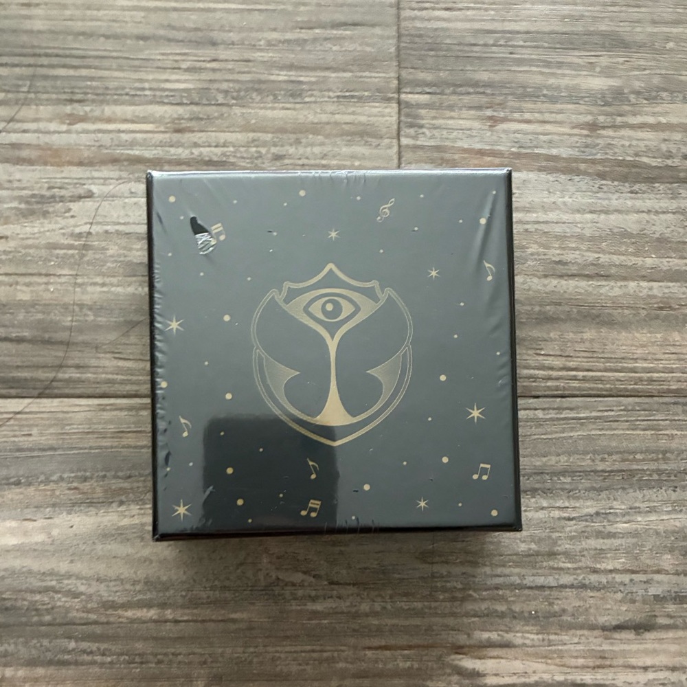 NWT- Tomorrowland 2025 drawstring bag & Goodies - Picture 8 of 9